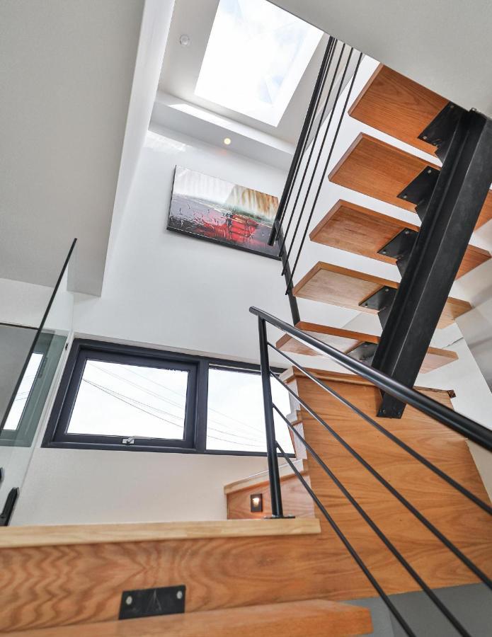 New Modern 1400 Sq Ft Coach House Near Everything Toronto Extérieur photo