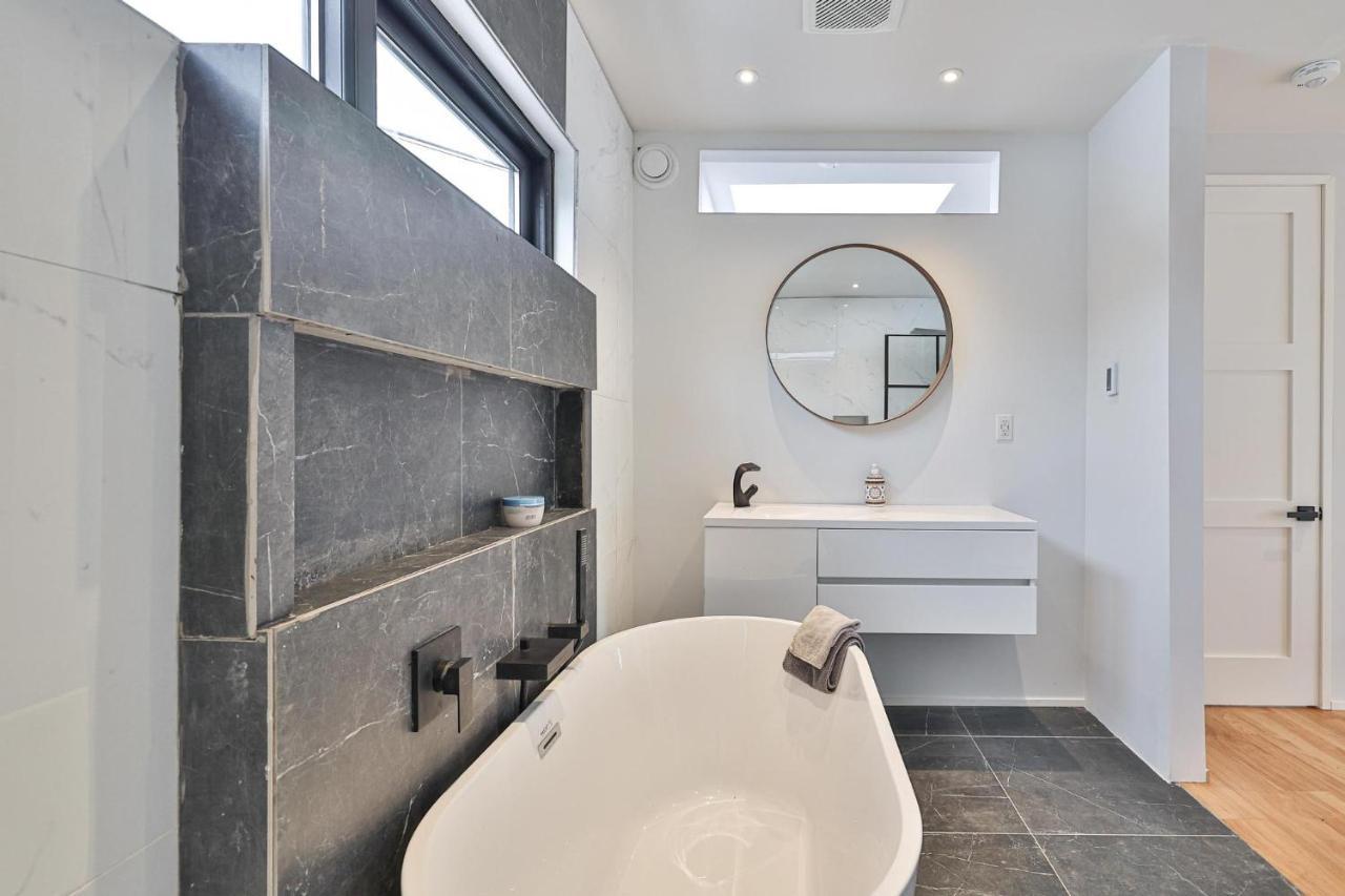 New Modern 1400 Sq Ft Coach House Near Everything Toronto Extérieur photo