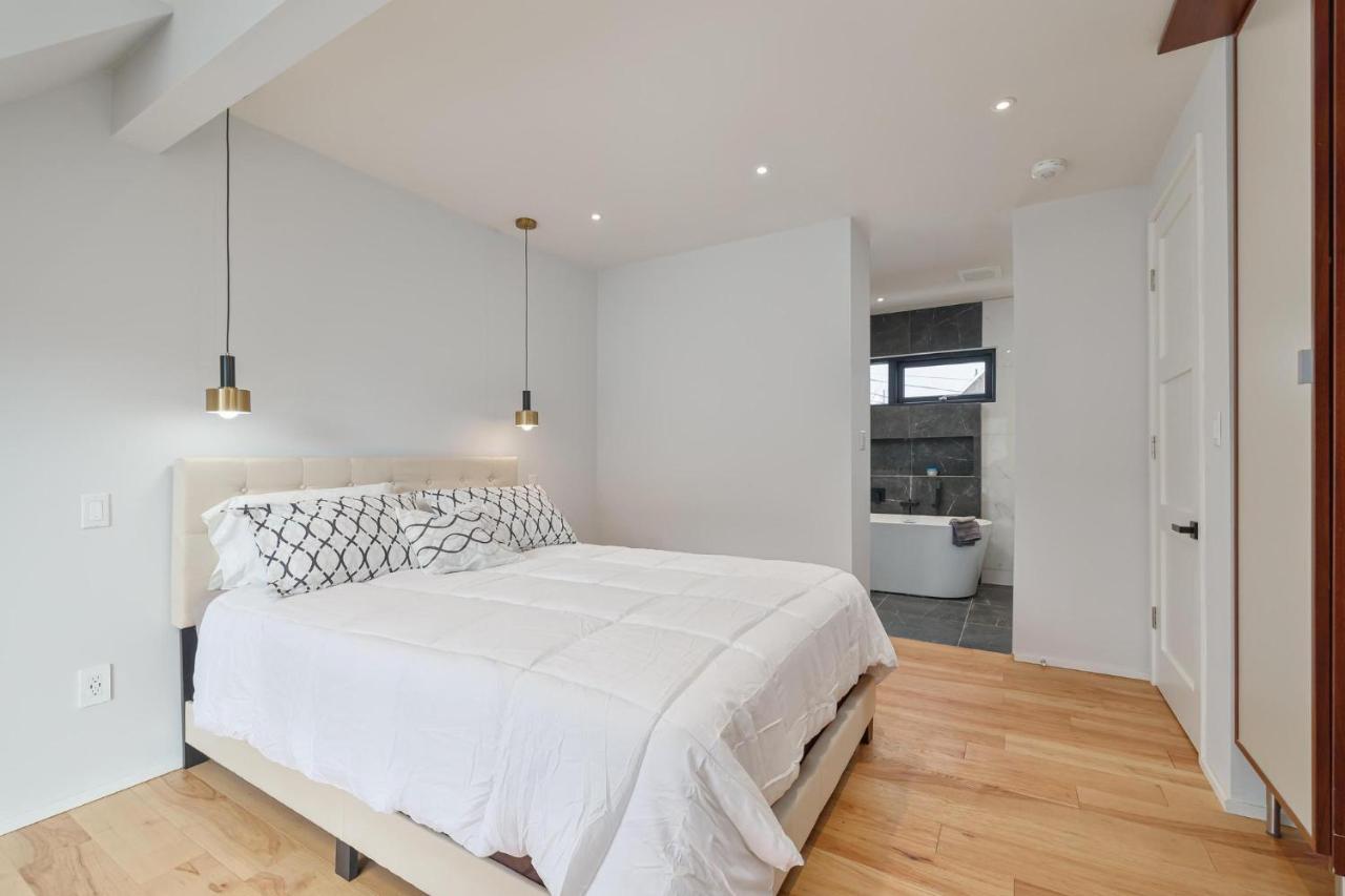 New Modern 1400 Sq Ft Coach House Near Everything Toronto Extérieur photo