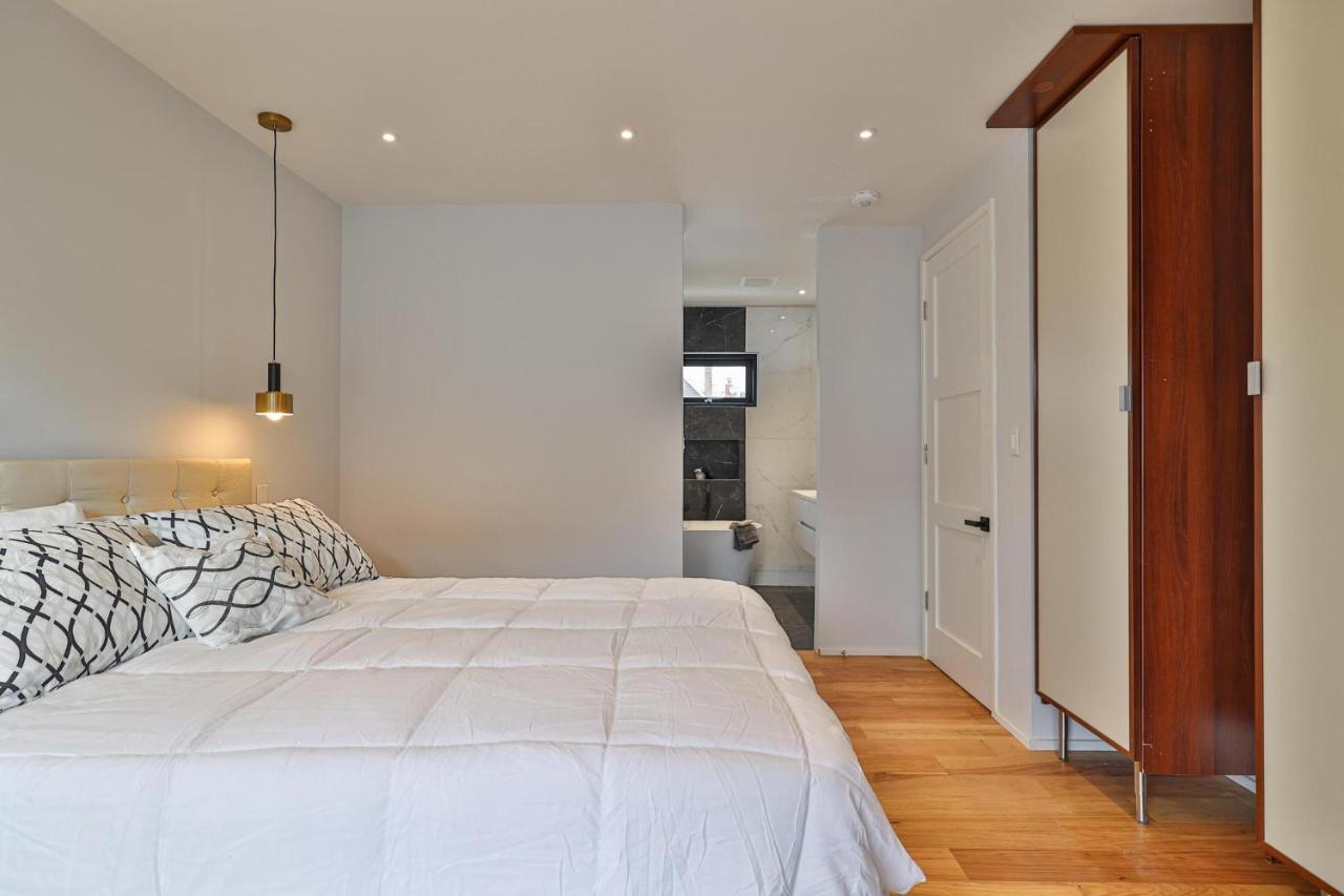 New Modern 1400 Sq Ft Coach House Near Everything Toronto Extérieur photo