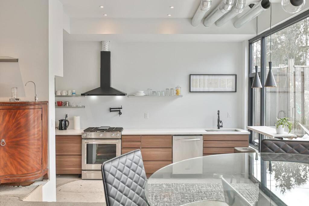 New Modern 1400 Sq Ft Coach House Near Everything Toronto Extérieur photo