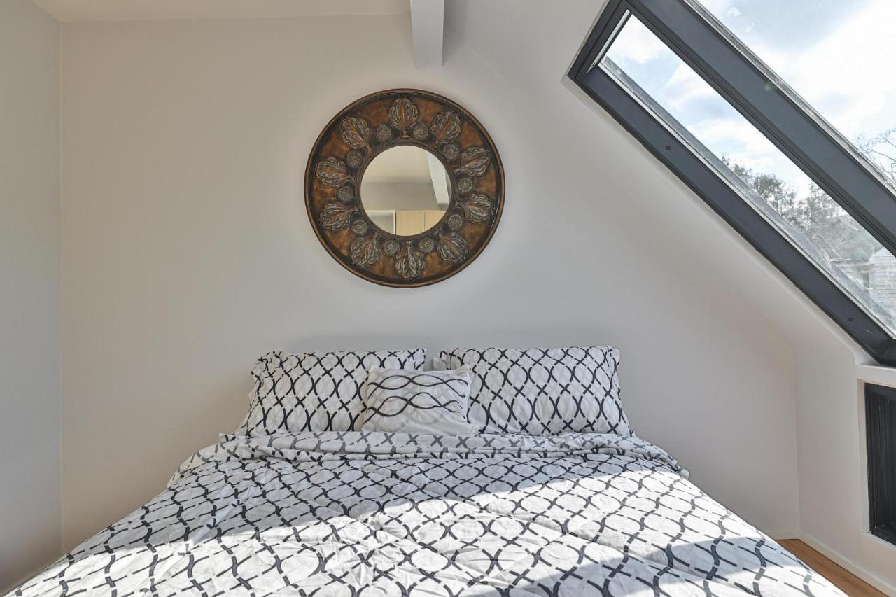 New Modern 1400 Sq Ft Coach House Near Everything Toronto Extérieur photo