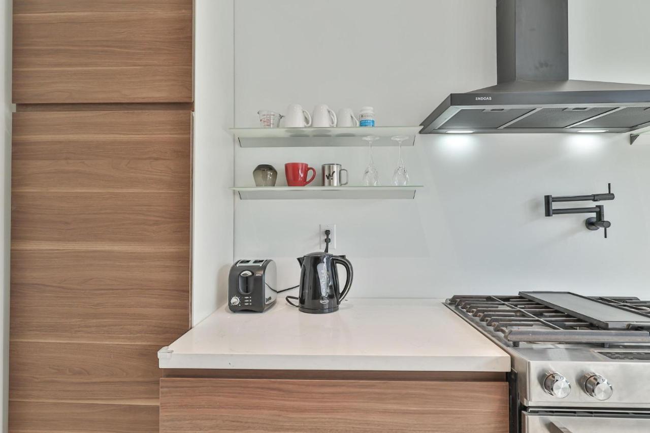 New Modern 1400 Sq Ft Coach House Near Everything Toronto Extérieur photo