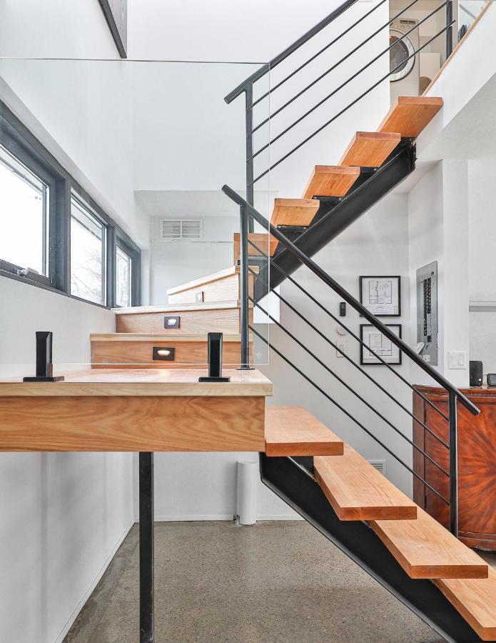 New Modern 1400 Sq Ft Coach House Near Everything Toronto Extérieur photo